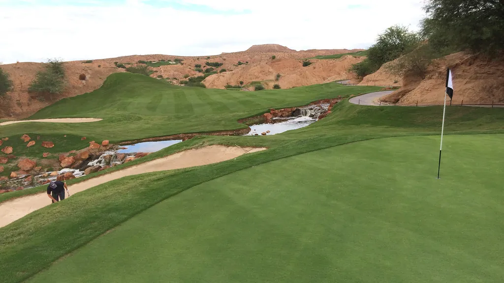 Green fairway and red rock hills at a golf course in Mesquite, Nevada