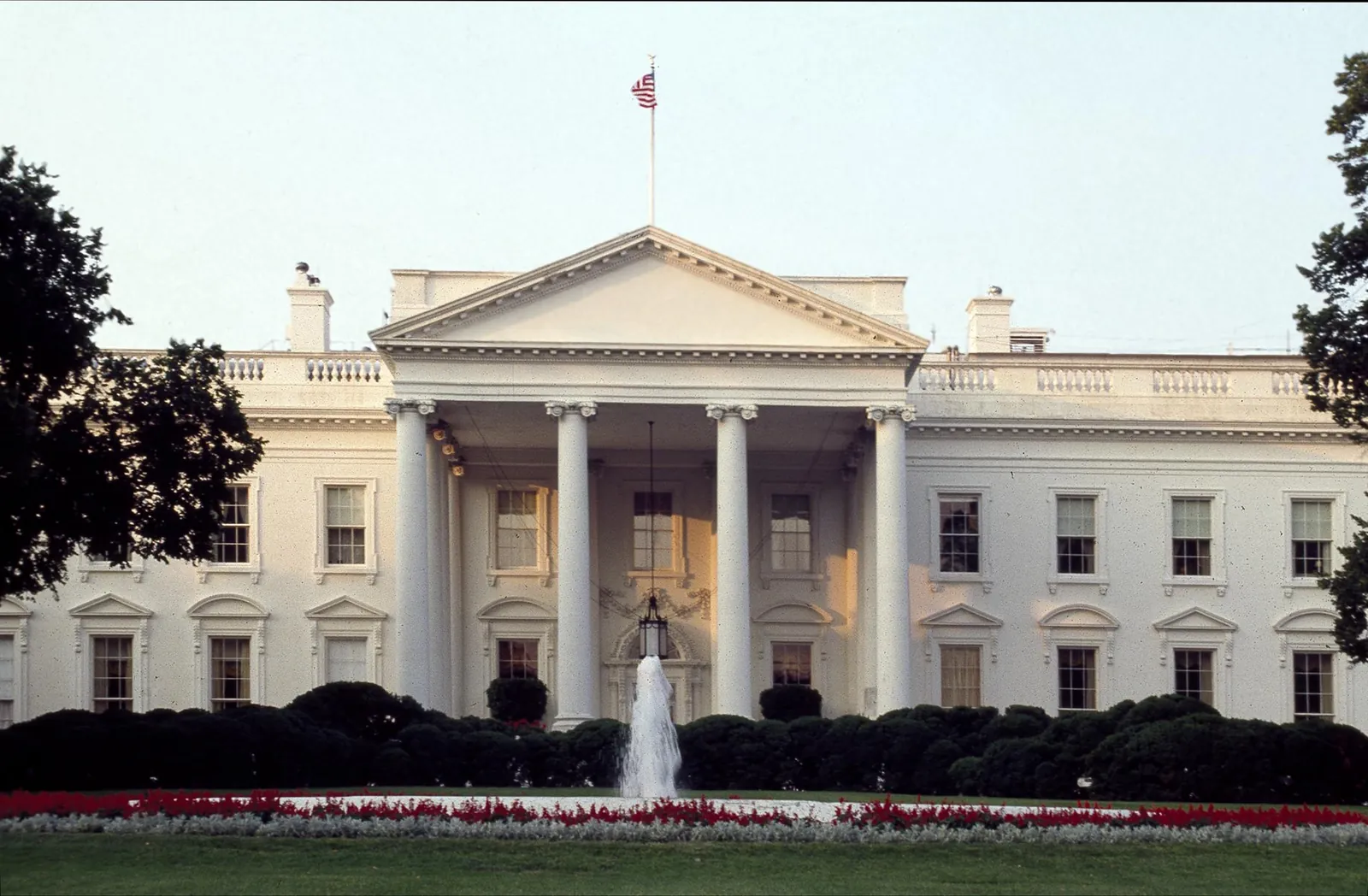 North facade of the White House with its fountain and flowerbeds